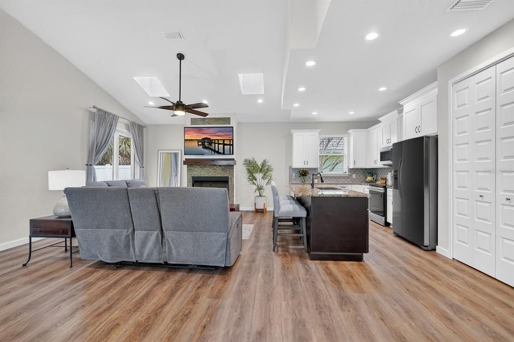 На продажу: $624,900 (3 спален, 2 ванн, 1725 Квадратных фут)