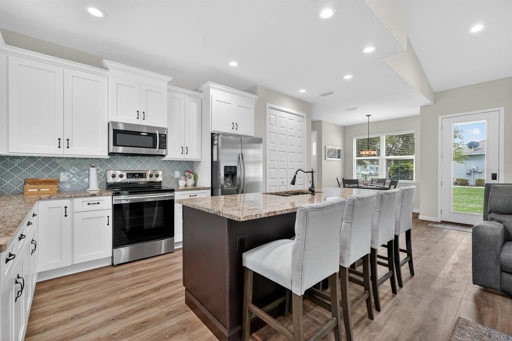 На продажу: $624,900 (3 спален, 2 ванн, 1725 Квадратных фут)