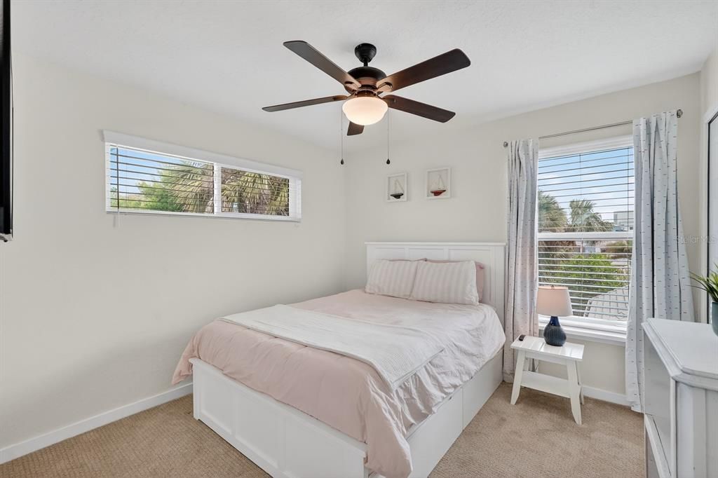 На продажу: $624,900 (3 спален, 2 ванн, 1725 Квадратных фут)