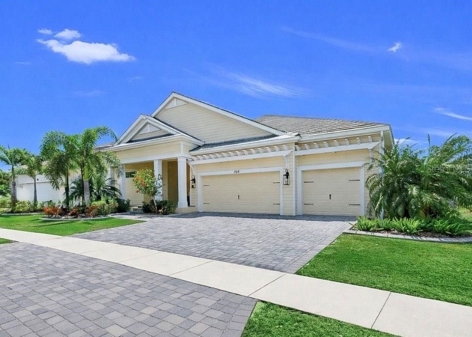 Activo con contrato: $949,000 (3 camas, 3 baños, 2963 Pies cuadrados)