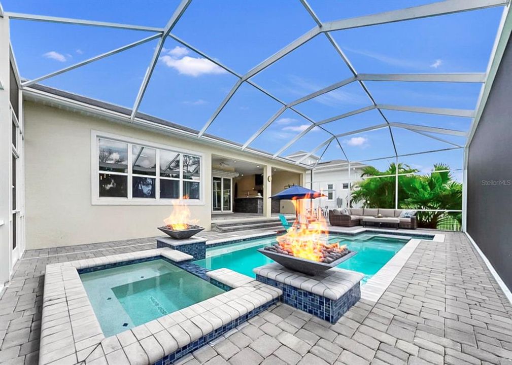 Activo con contrato: $949,000 (3 camas, 3 baños, 2963 Pies cuadrados)