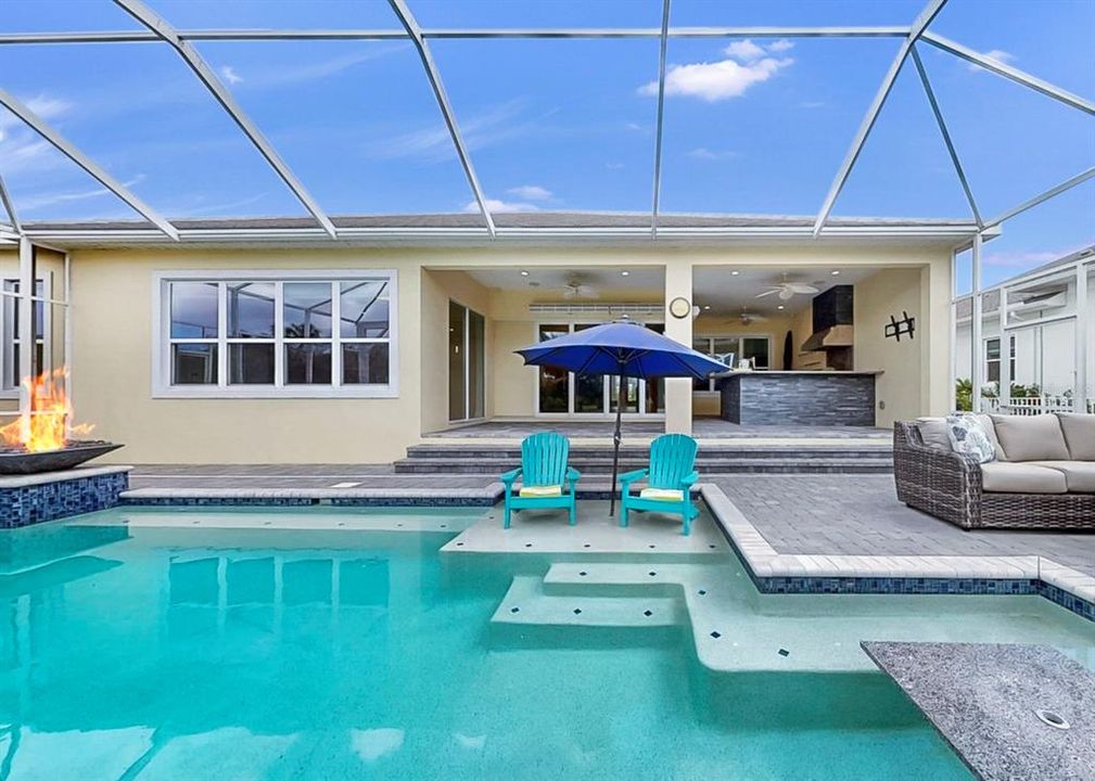 Activo con contrato: $949,000 (3 camas, 3 baños, 2963 Pies cuadrados)