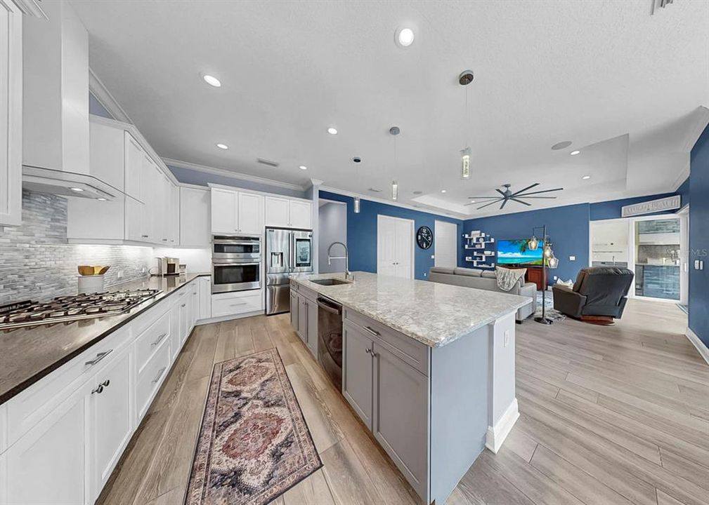 Activo con contrato: $949,000 (3 camas, 3 baños, 2963 Pies cuadrados)