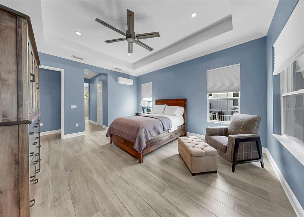 Activo con contrato: $949,000 (3 camas, 3 baños, 2963 Pies cuadrados)