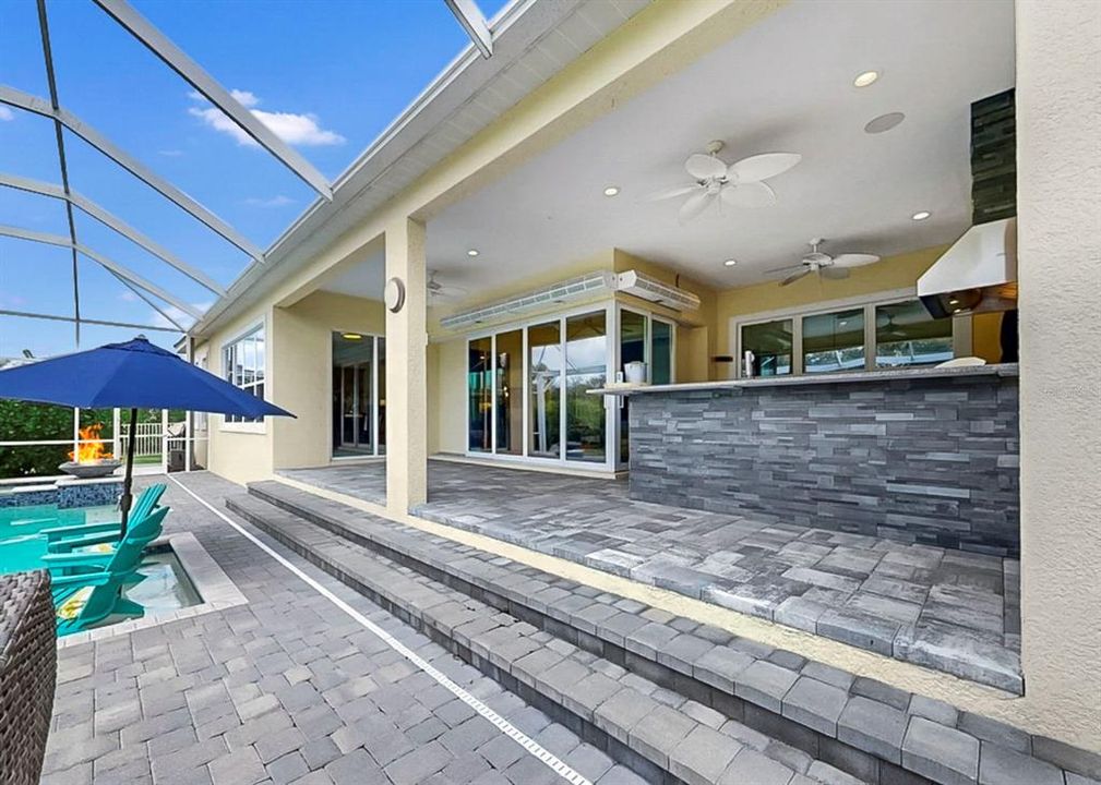 Activo con contrato: $949,000 (3 camas, 3 baños, 2963 Pies cuadrados)