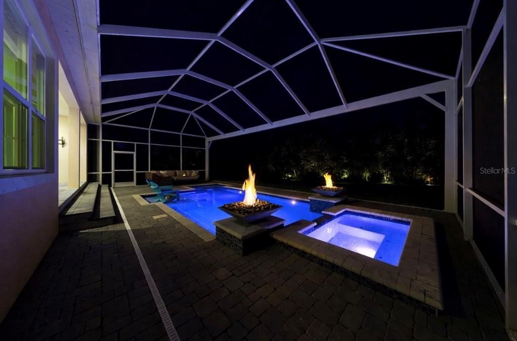 Activo con contrato: $949,000 (3 camas, 3 baños, 2963 Pies cuadrados)