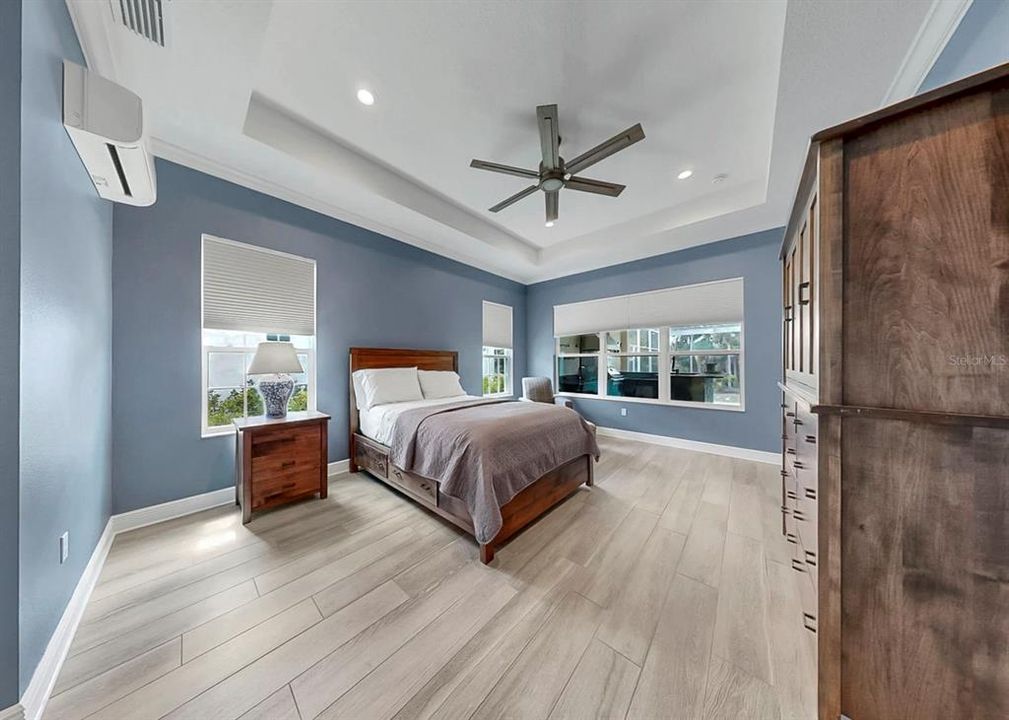 Activo con contrato: $949,000 (3 camas, 3 baños, 2963 Pies cuadrados)