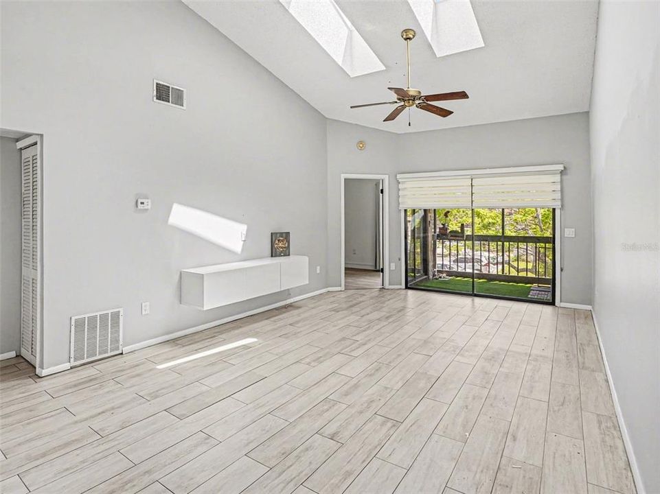 En Venta: $175,000 (2 camas, 2 baños, 1070 Pies cuadrados)