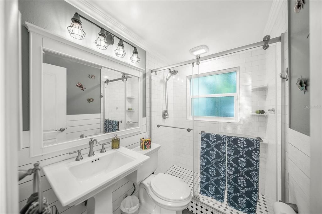 For Sale: $1,095,000 (3 beds, 2 baths, 1368 Square Feet)