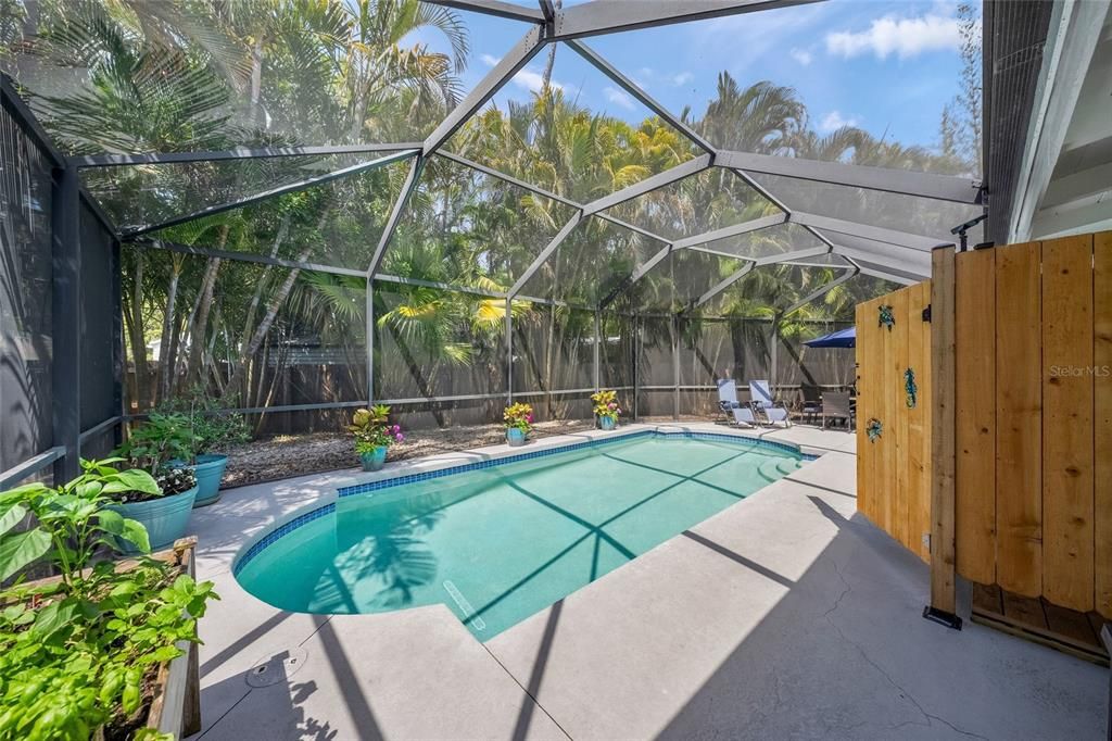 For Sale: $1,095,000 (3 beds, 2 baths, 1368 Square Feet)