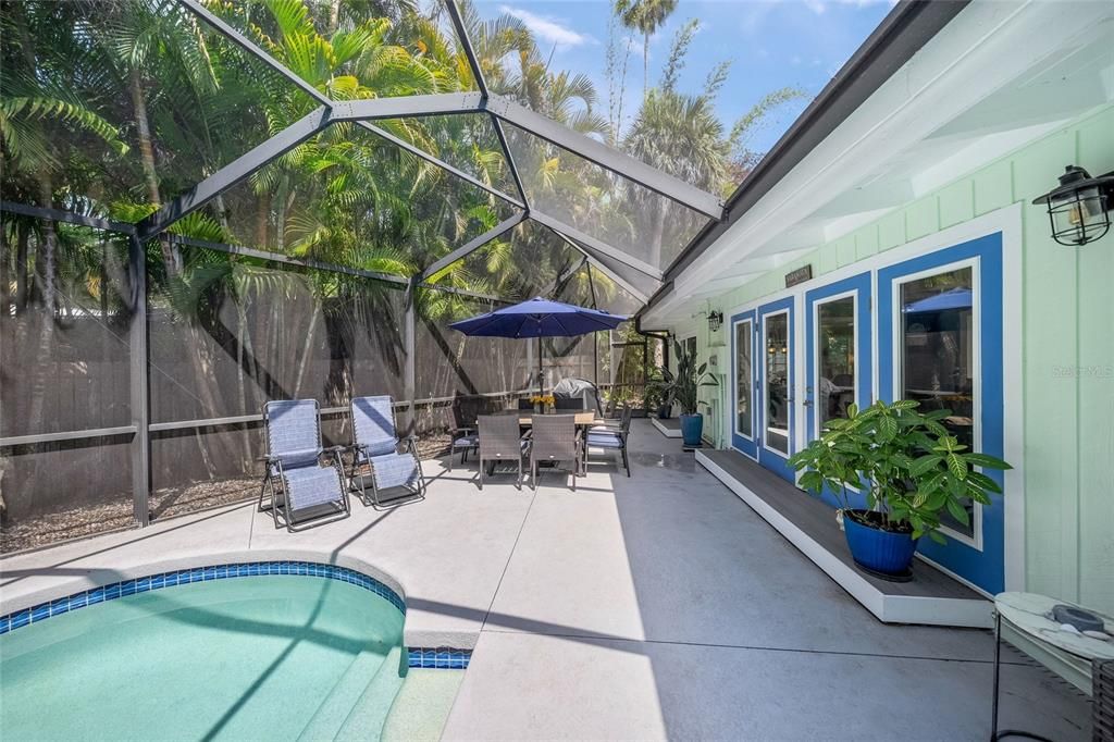 For Sale: $1,095,000 (3 beds, 2 baths, 1368 Square Feet)