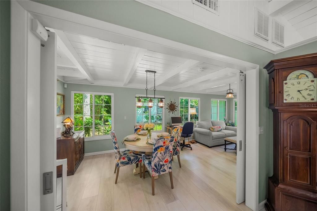 For Sale: $1,095,000 (3 beds, 2 baths, 1368 Square Feet)