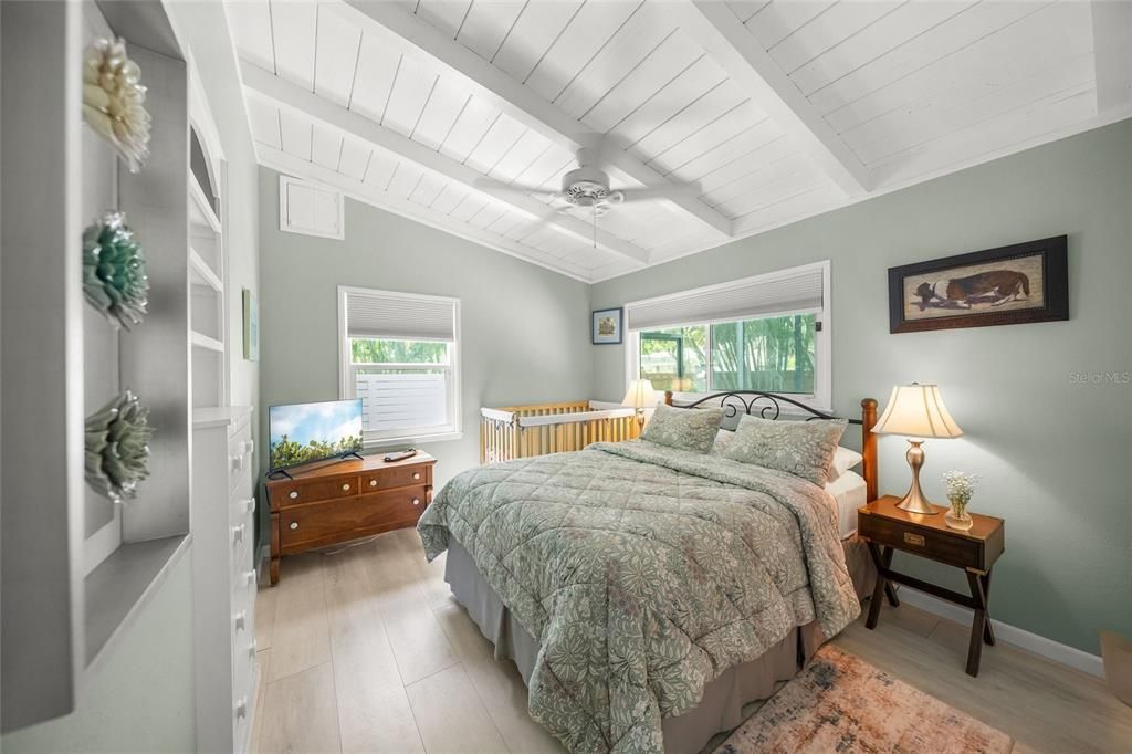 For Sale: $1,095,000 (3 beds, 2 baths, 1368 Square Feet)