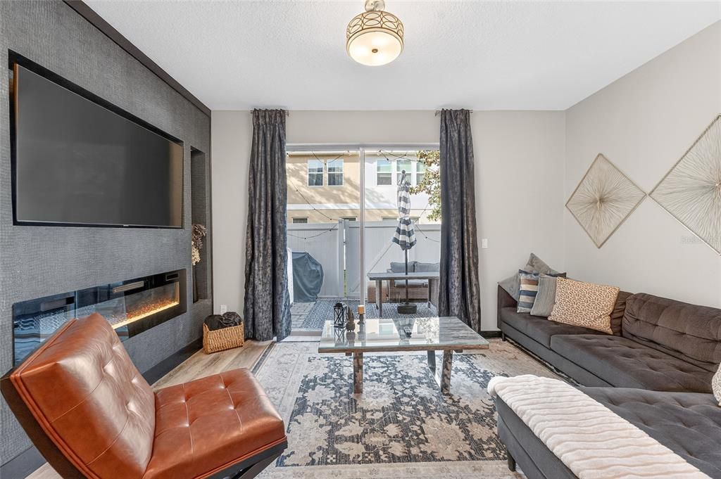 Под контрактом: $369,990 (3 спален, 2 ванн, 1512 Квадратных фут)
