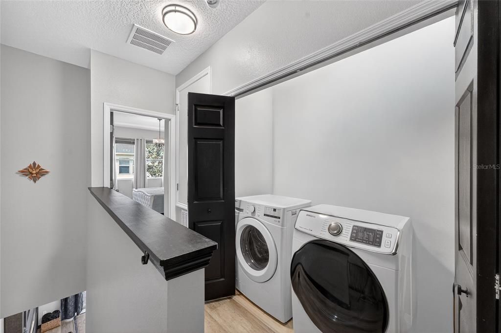 Под контрактом: $369,990 (3 спален, 2 ванн, 1512 Квадратных фут)
