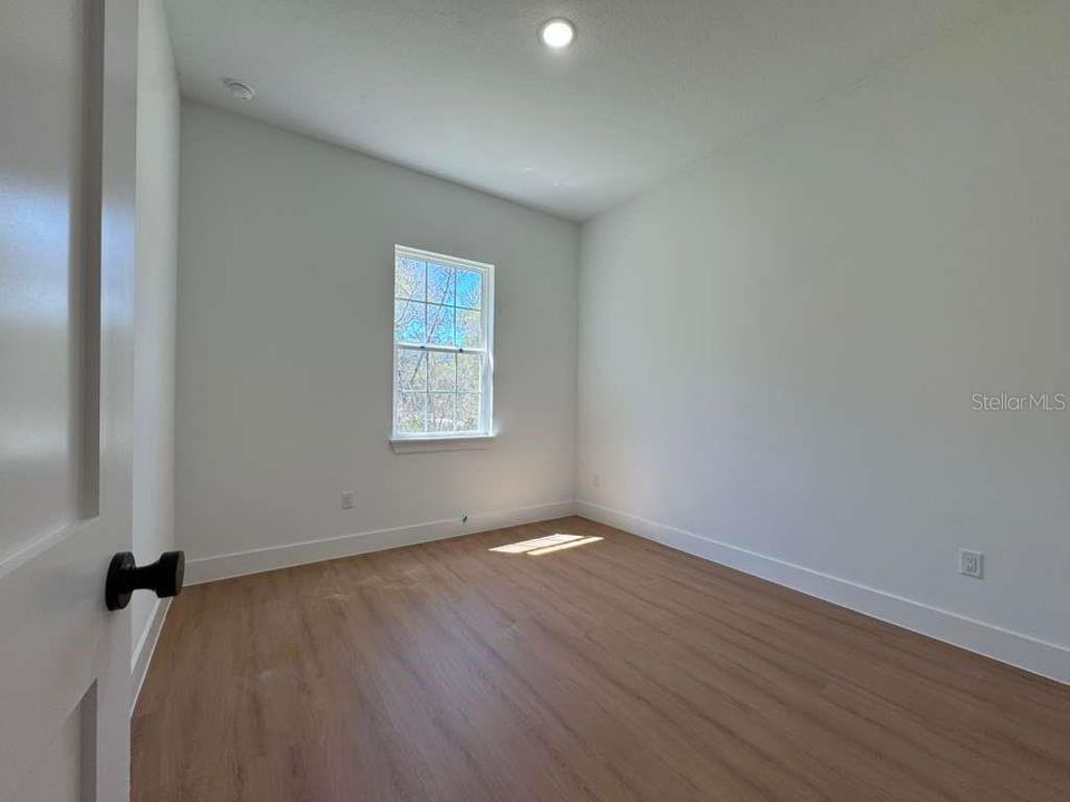 Под контрактом: $1,850 (4 спален, 2 ванн, 1799 Квадратных фут)