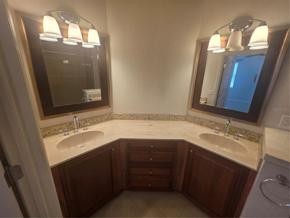 На продажу: $315,000 (3 спален, 2 ванн, 1586 Квадратных фут)