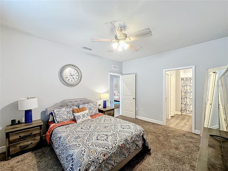 For Sale: $279,000 (3 beds, 2 baths, 1372 Square Feet)