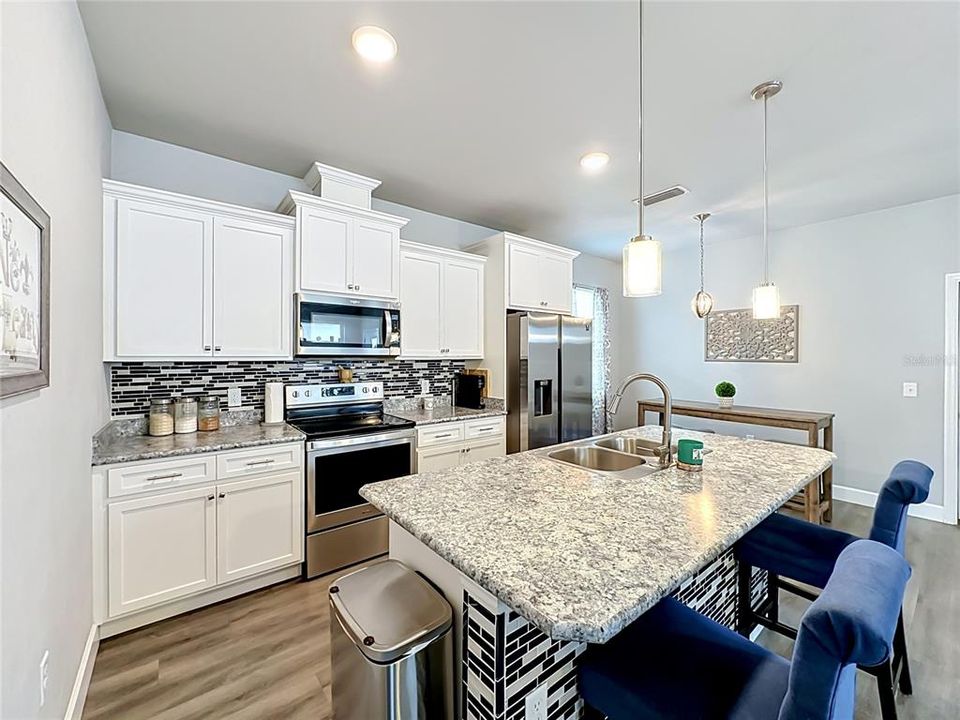 For Sale: $279,000 (3 beds, 2 baths, 1372 Square Feet)