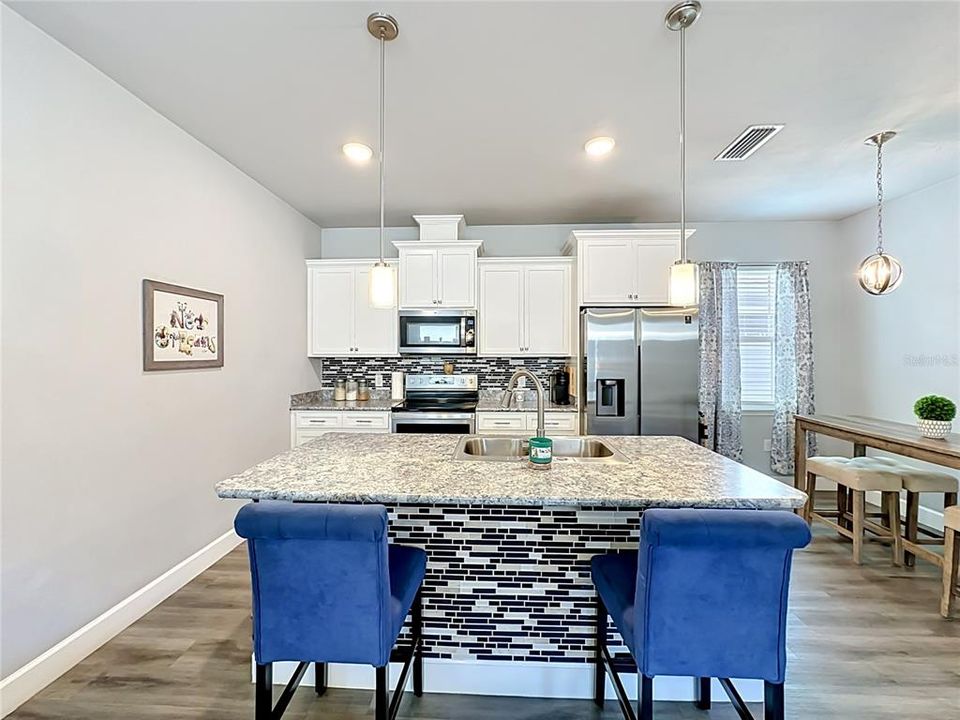 For Sale: $279,000 (3 beds, 2 baths, 1372 Square Feet)