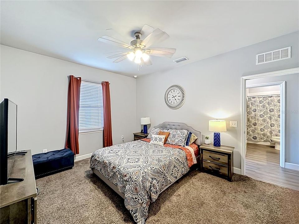For Sale: $279,000 (3 beds, 2 baths, 1372 Square Feet)