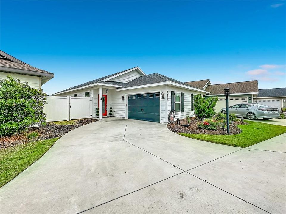 For Sale: $279,000 (3 beds, 2 baths, 1372 Square Feet)