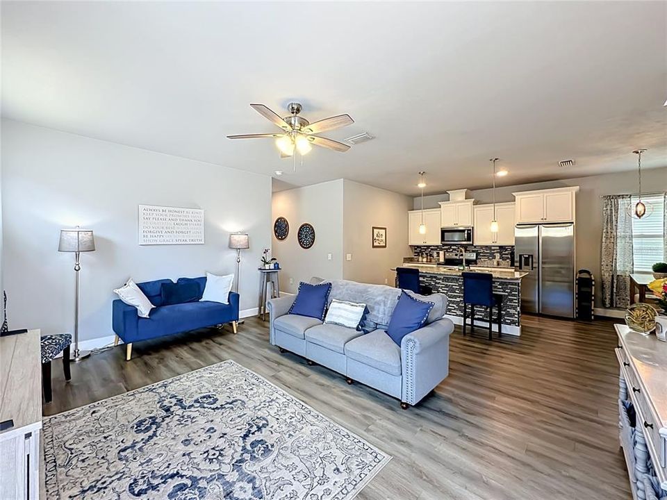 For Sale: $279,000 (3 beds, 2 baths, 1372 Square Feet)