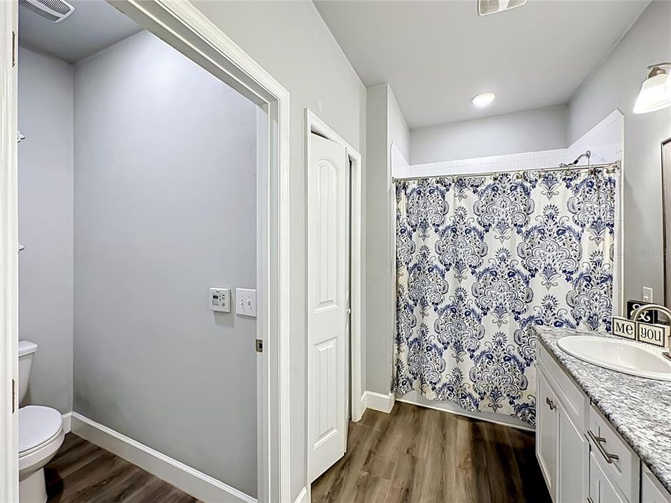For Sale: $279,000 (3 beds, 2 baths, 1372 Square Feet)
