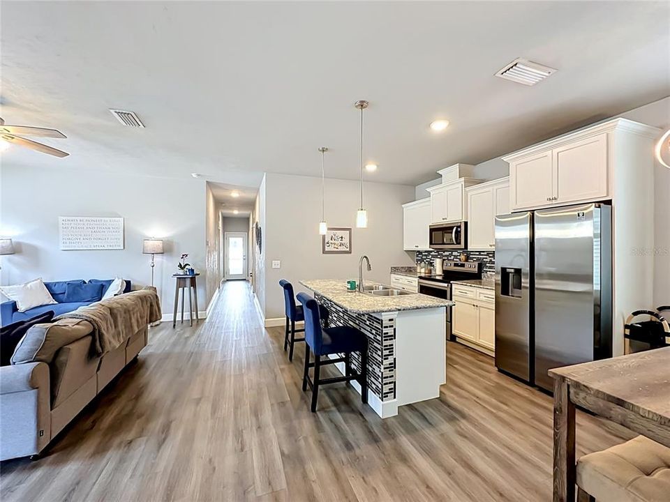 For Sale: $279,000 (3 beds, 2 baths, 1372 Square Feet)