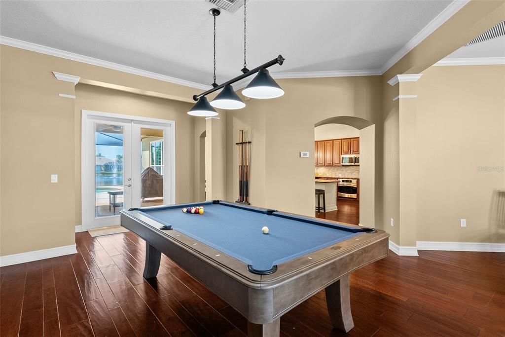 Activo con contrato: $735,000 (4 camas, 3 baños, 3625 Pies cuadrados)