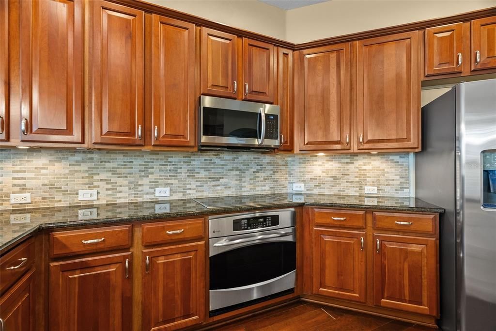 Activo con contrato: $735,000 (4 camas, 3 baños, 3625 Pies cuadrados)