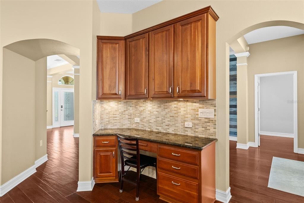 Activo con contrato: $735,000 (4 camas, 3 baños, 3625 Pies cuadrados)