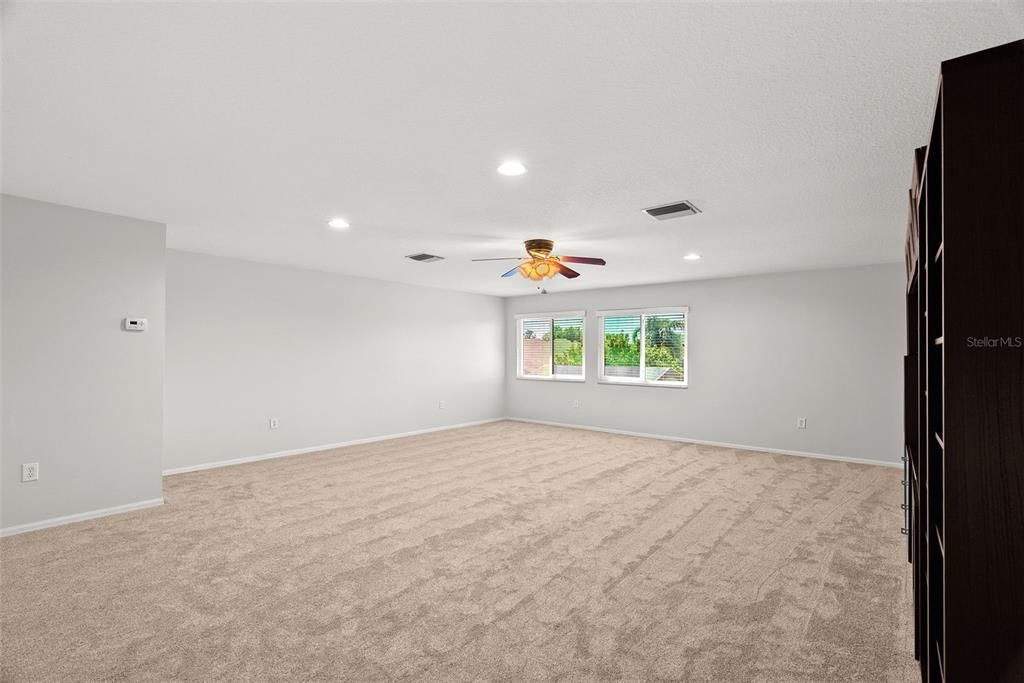 Activo con contrato: $735,000 (4 camas, 3 baños, 3625 Pies cuadrados)