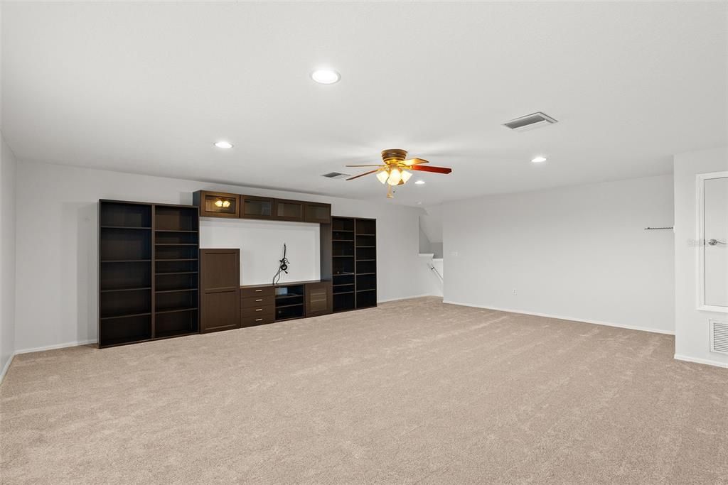 Activo con contrato: $735,000 (4 camas, 3 baños, 3625 Pies cuadrados)