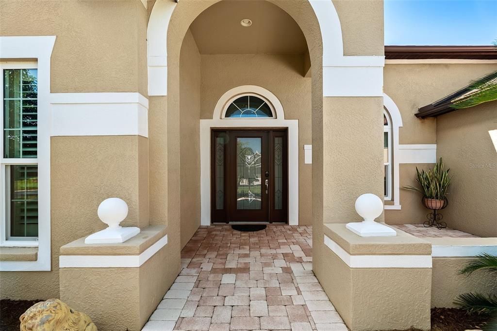 Activo con contrato: $735,000 (4 camas, 3 baños, 3625 Pies cuadrados)