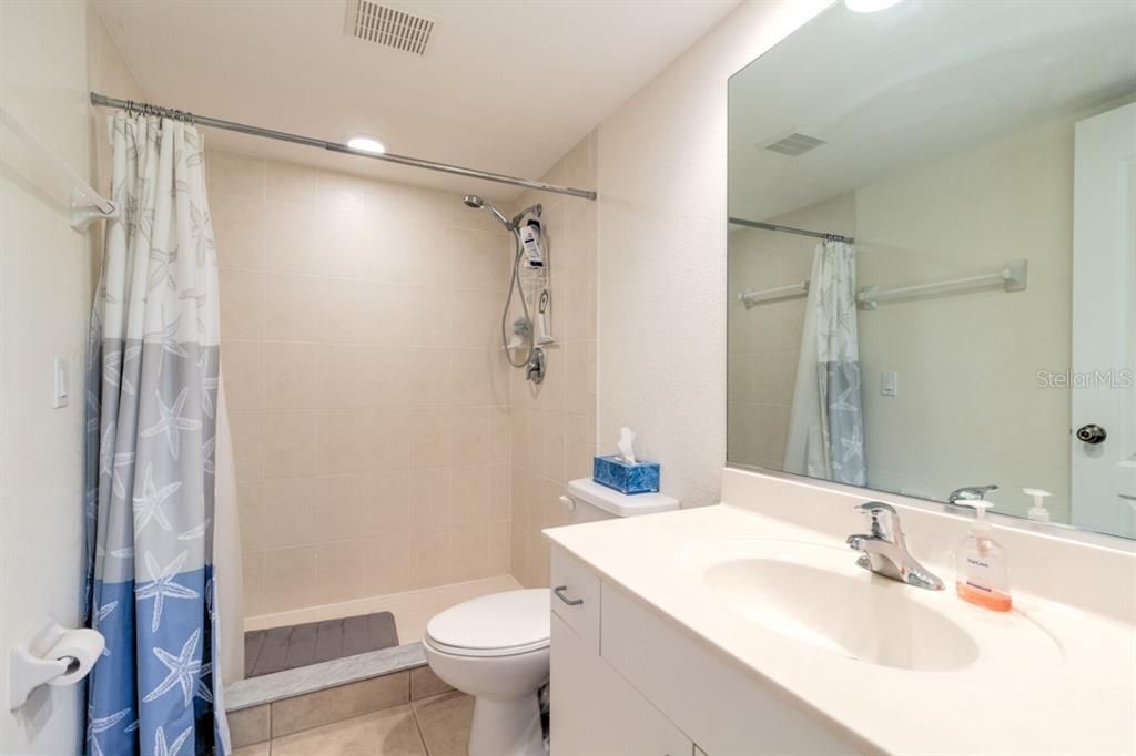 For Rent: $4,000 (2 beds, 2 baths, 1230 Square Feet)