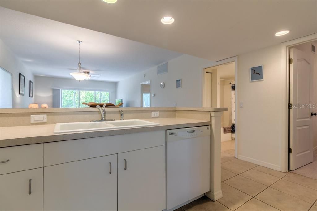 For Rent: $4,000 (2 beds, 2 baths, 1230 Square Feet)