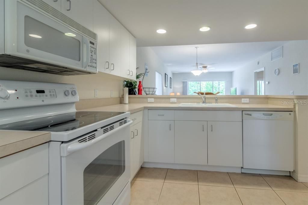 For Rent: $4,000 (2 beds, 2 baths, 1230 Square Feet)