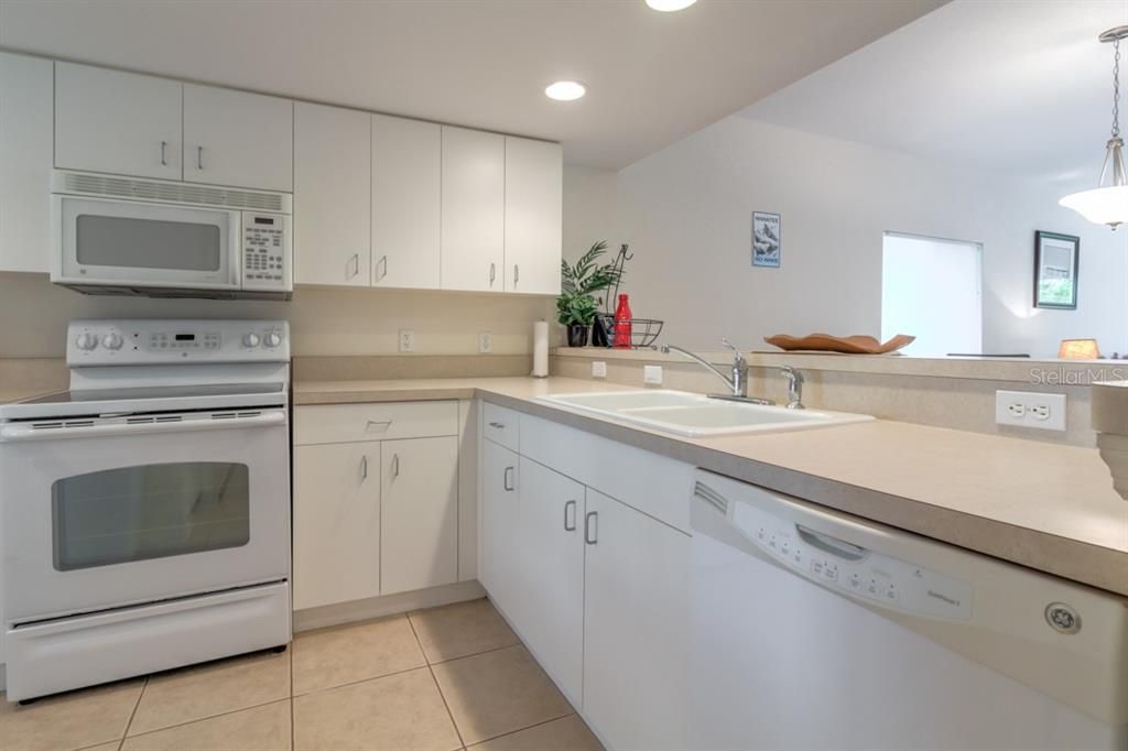 For Rent: $4,000 (2 beds, 2 baths, 1230 Square Feet)