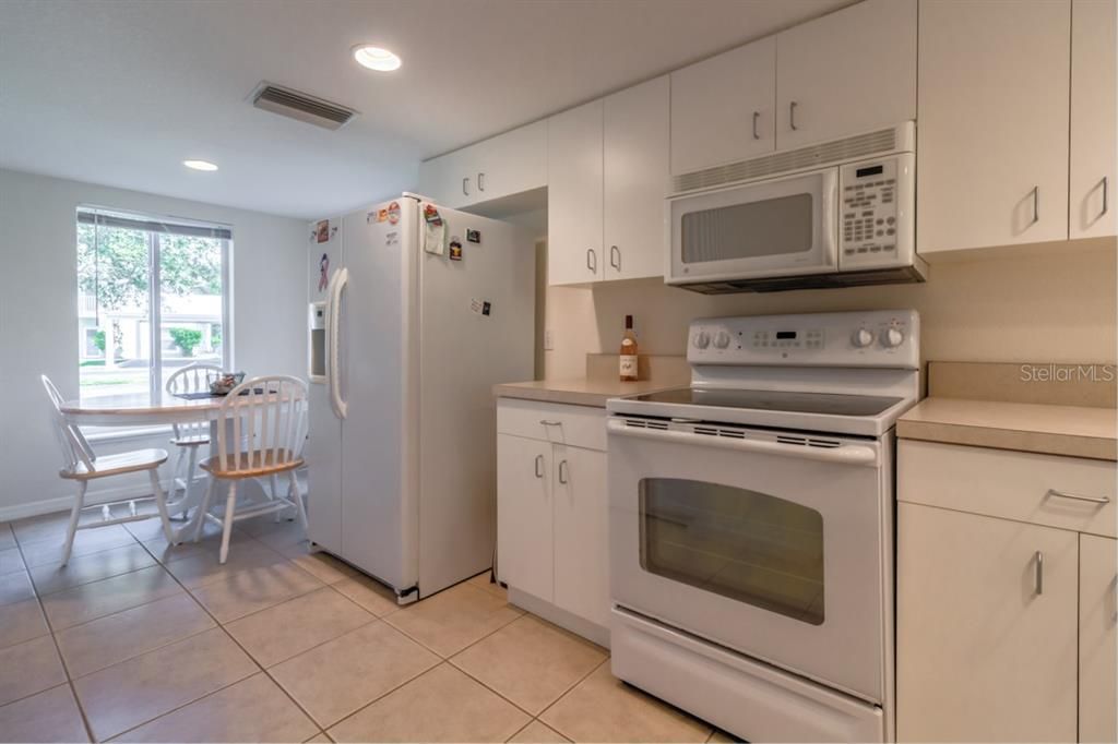 For Rent: $4,000 (2 beds, 2 baths, 1230 Square Feet)
