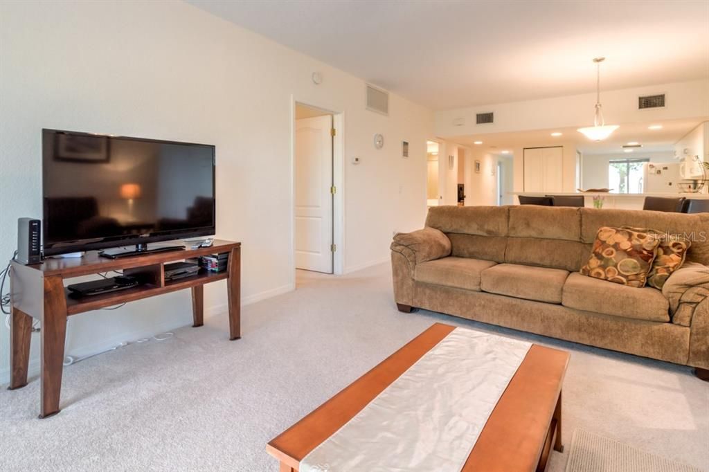 For Rent: $4,000 (2 beds, 2 baths, 1230 Square Feet)