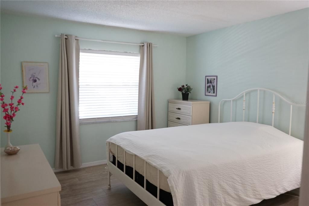 Active With Contract: $124,500 (2 beds, 2 baths, 1120 Square Feet)