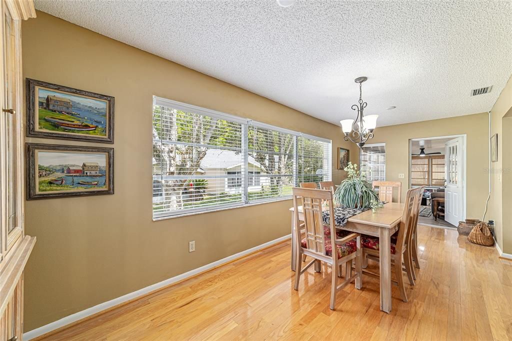 For Sale: $225,000 (2 beds, 2 baths, 1688 Square Feet)