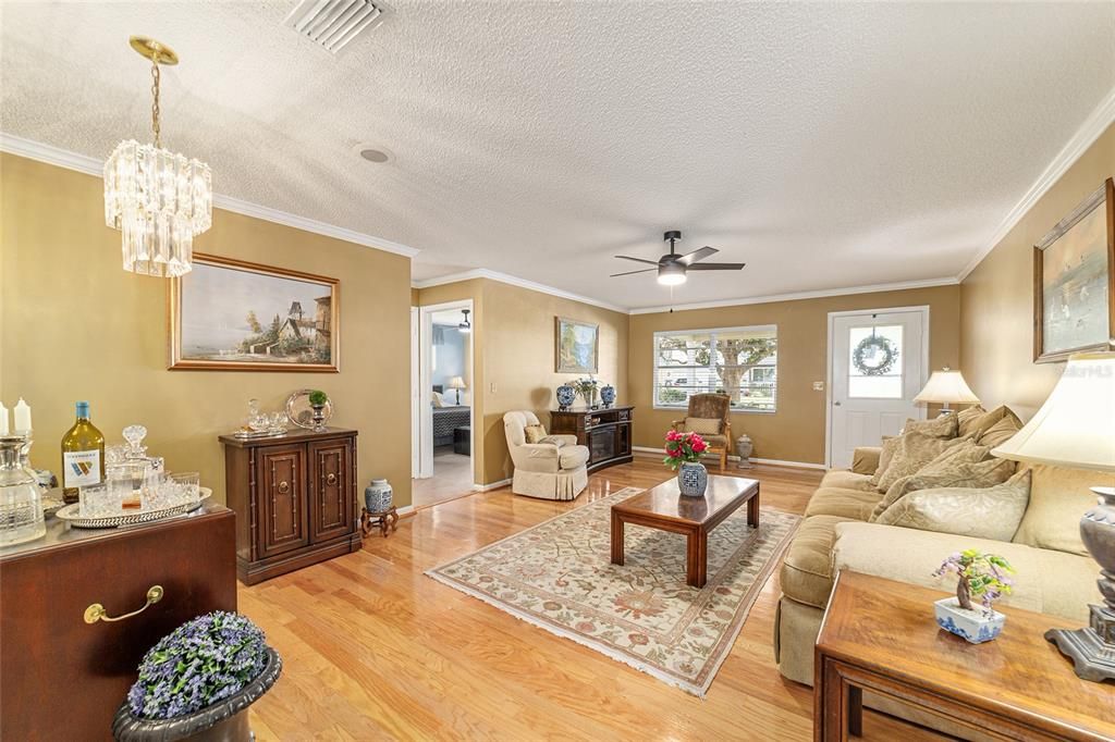 For Sale: $225,000 (2 beds, 2 baths, 1688 Square Feet)