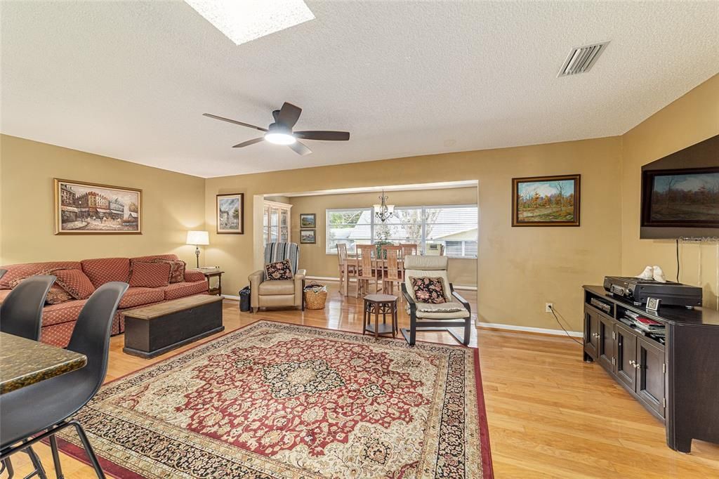 For Sale: $225,000 (2 beds, 2 baths, 1688 Square Feet)