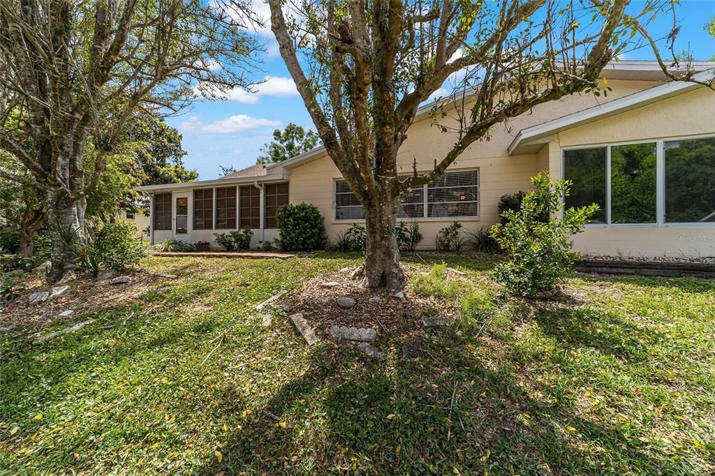 For Sale: $225,000 (2 beds, 2 baths, 1688 Square Feet)