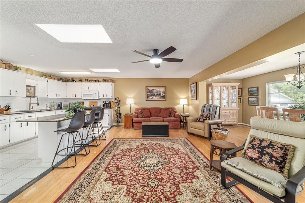 For Sale: $225,000 (2 beds, 2 baths, 1688 Square Feet)