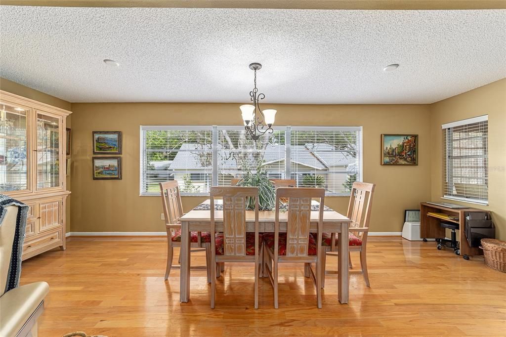 For Sale: $225,000 (2 beds, 2 baths, 1688 Square Feet)