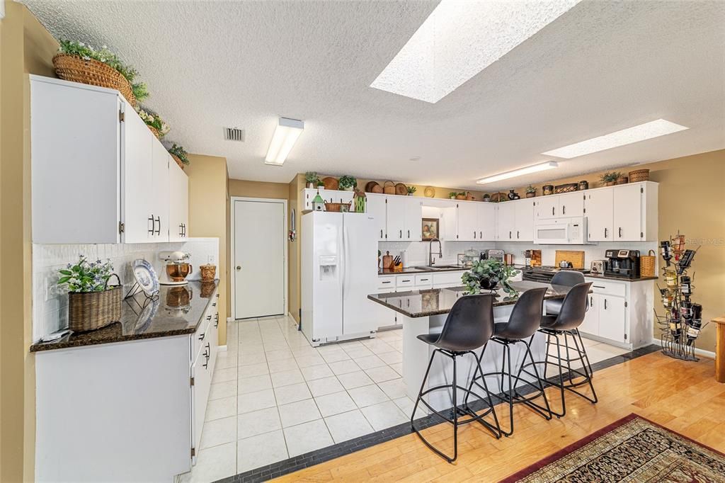 For Sale: $225,000 (2 beds, 2 baths, 1688 Square Feet)