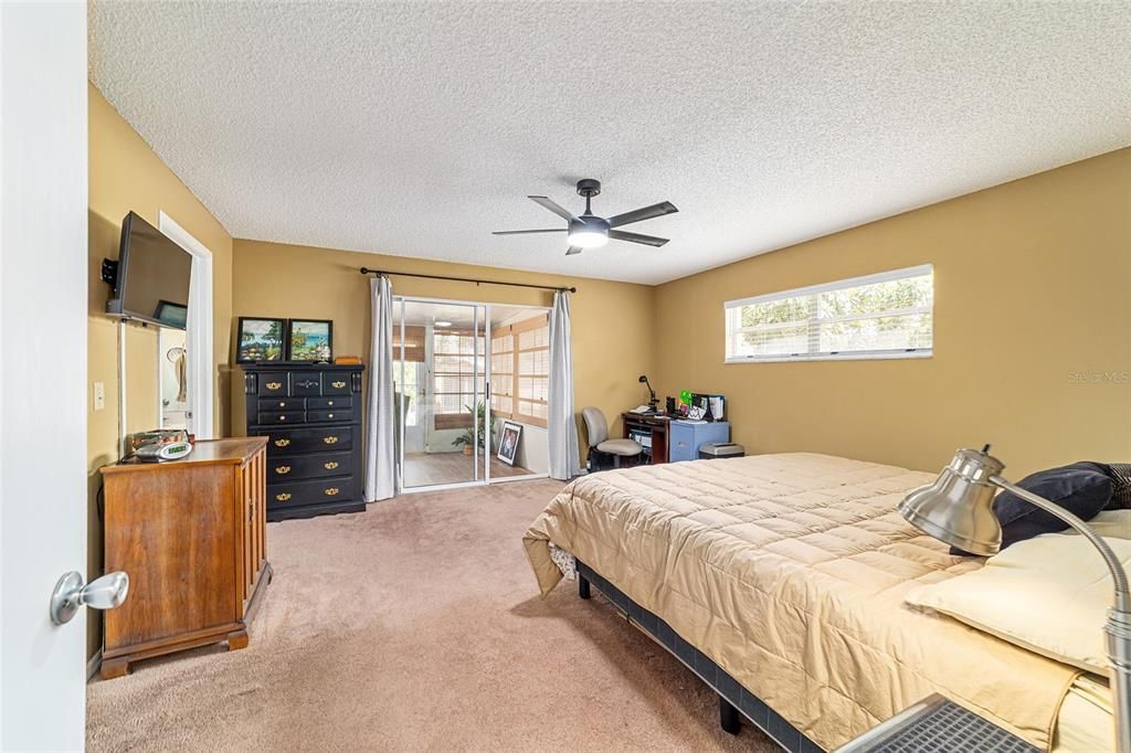 For Sale: $225,000 (2 beds, 2 baths, 1688 Square Feet)